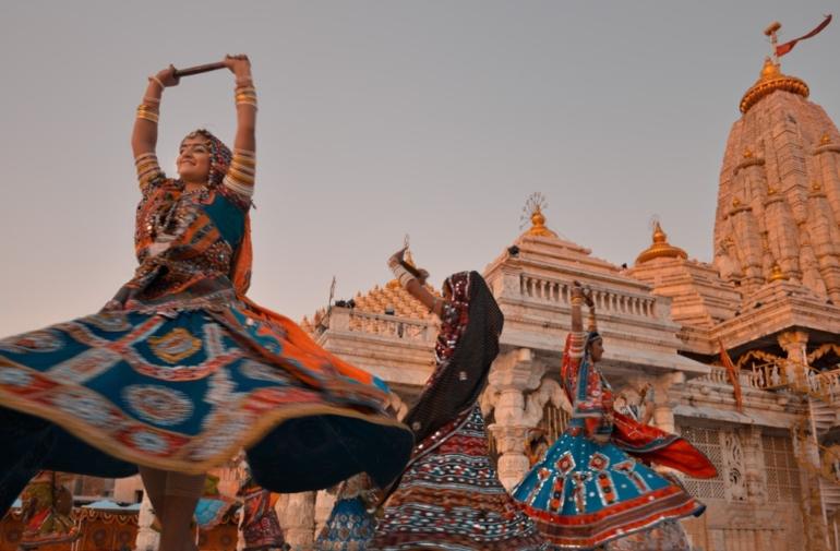 mumbai se ahemdabad for garba