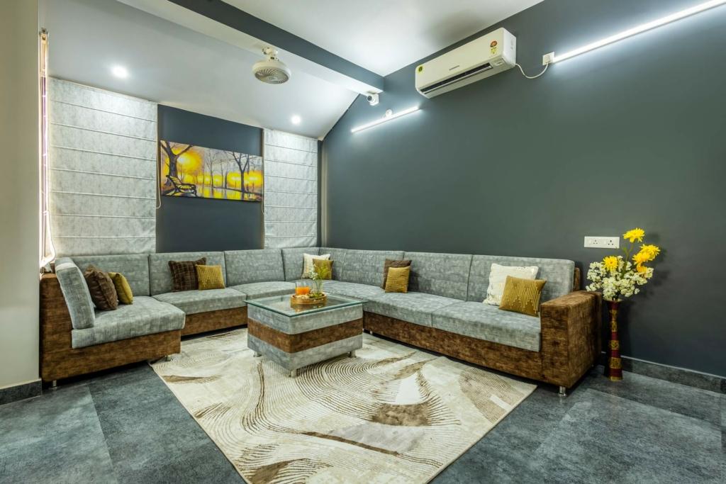 stay in Varanasi at Arcadian Manor 