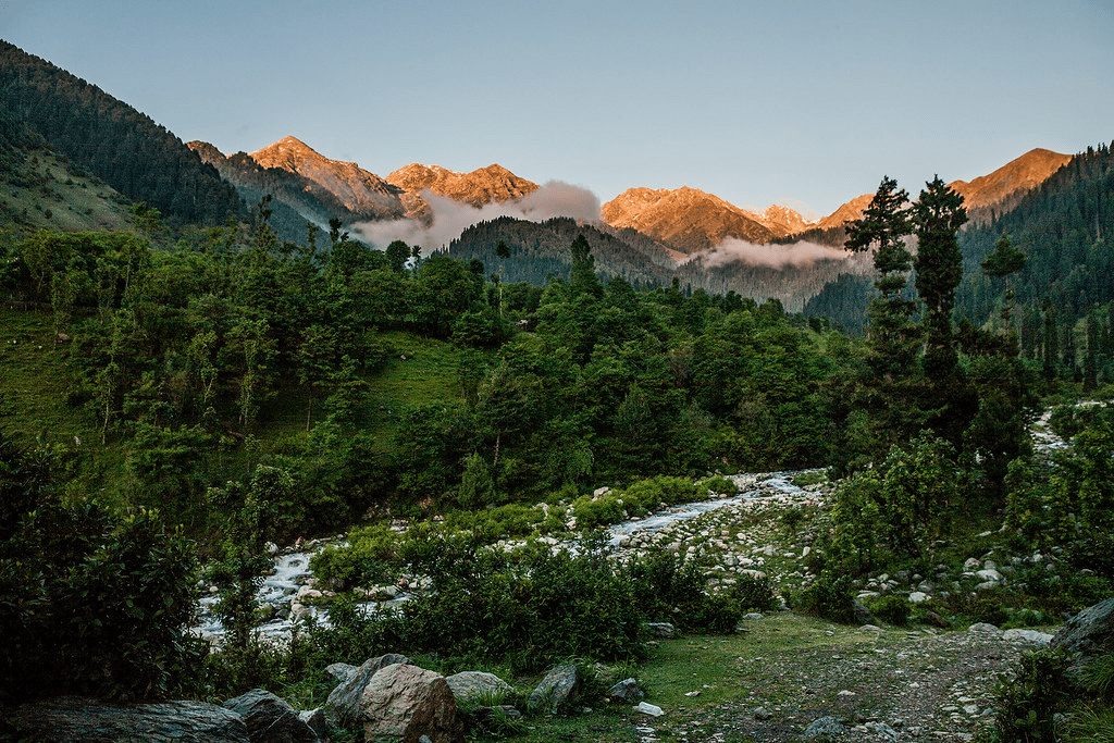Kashmir Ghumne Ki Jagah