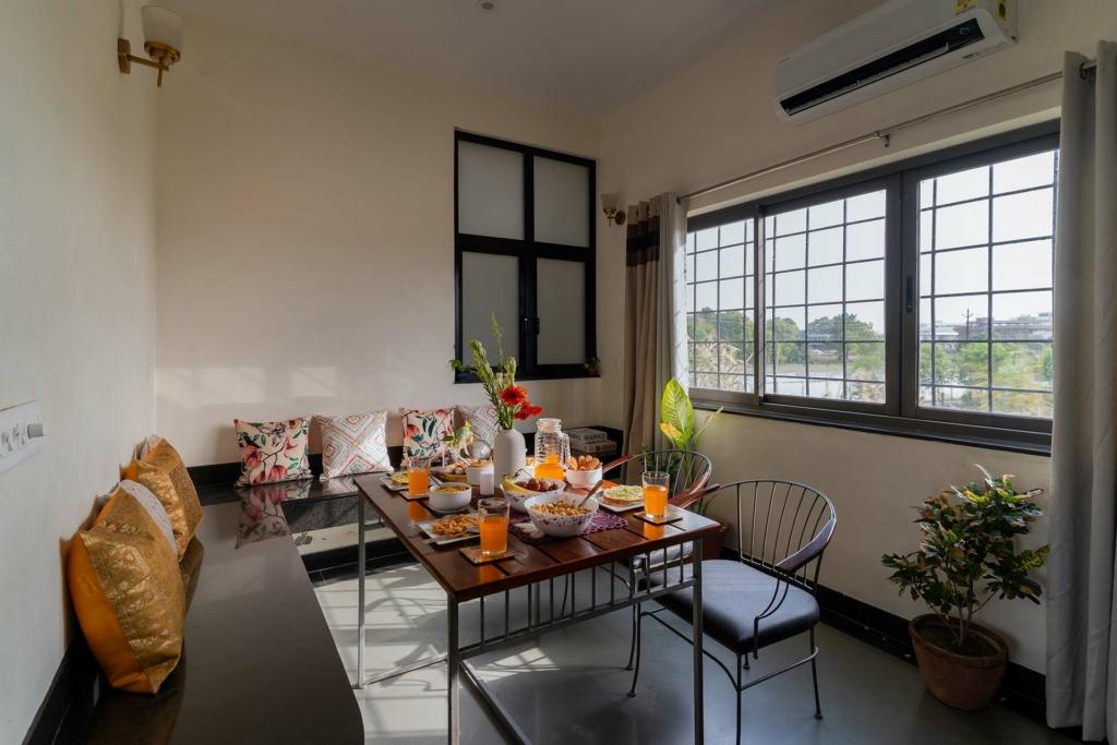 stay in varanasi at Serenity by the Ganges 