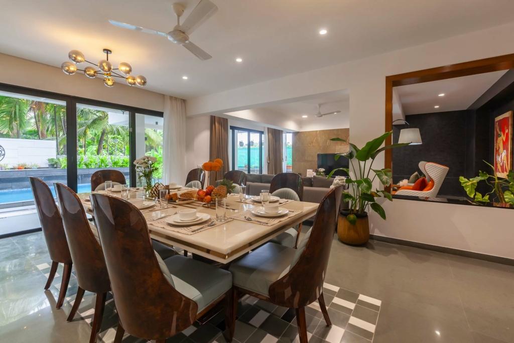 Villa Sereno: A villa in Alibaug with a private pool