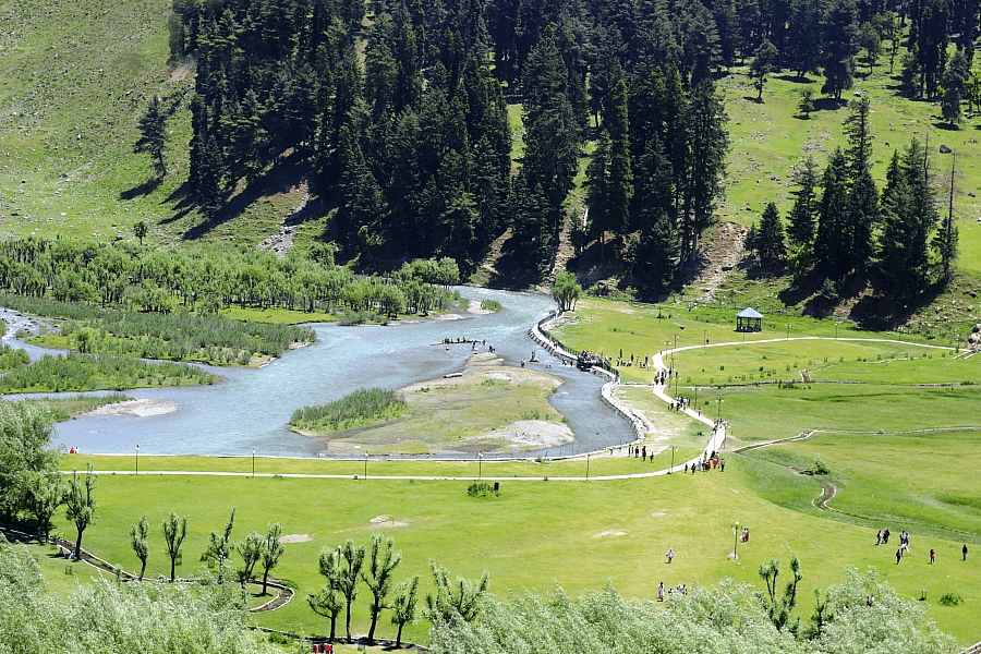 betaab valley in november