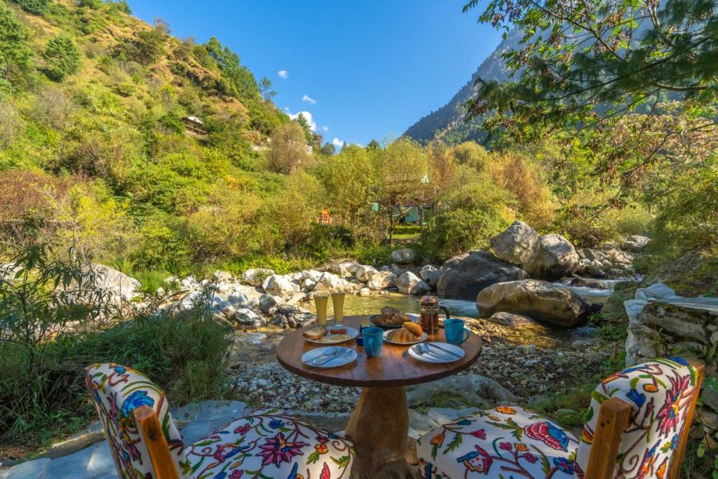 riverside stays in tirthan valley