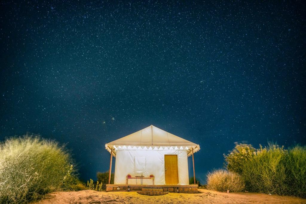 stargazing in jaisalmer - one of the heritage destinations in india