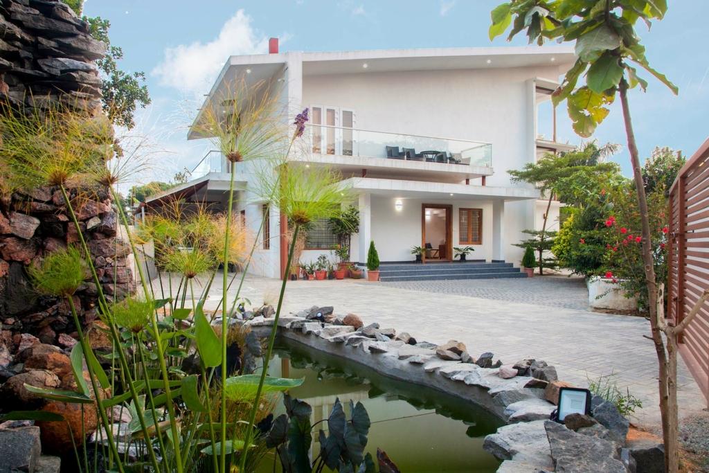 villas in coorg in december better than delhi aqi