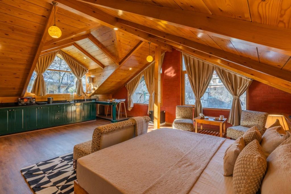 aesthetic stays in manali in december