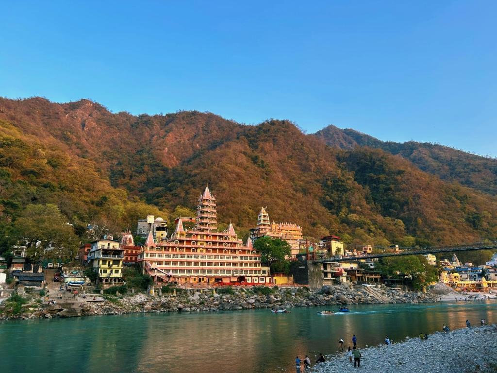 Image credit: travel-with-enfield via unsplash
Image of a tourist attraction in Rishikesh 