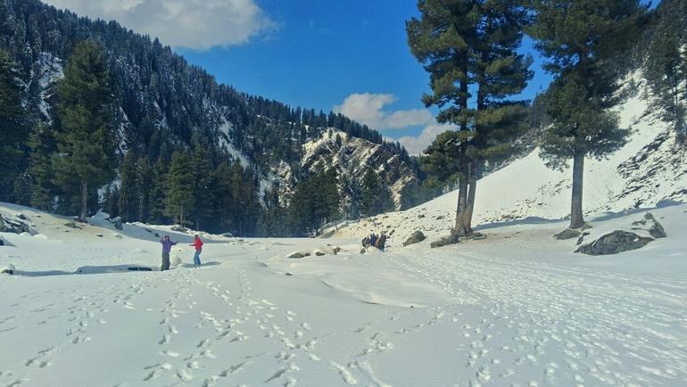 February me snowfall kaha hota hai