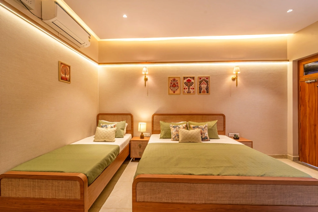 stay in vrindavan for holi