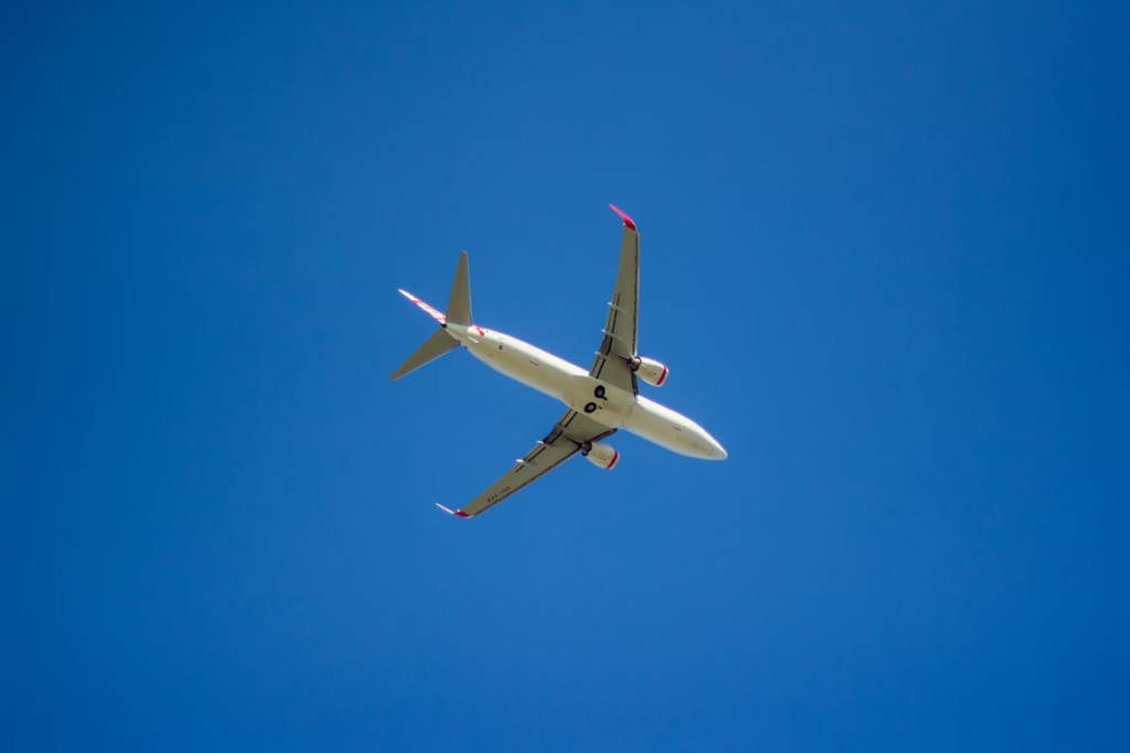 Delhi to Mumbai Flights: Timing, Fares, and Booking Trends