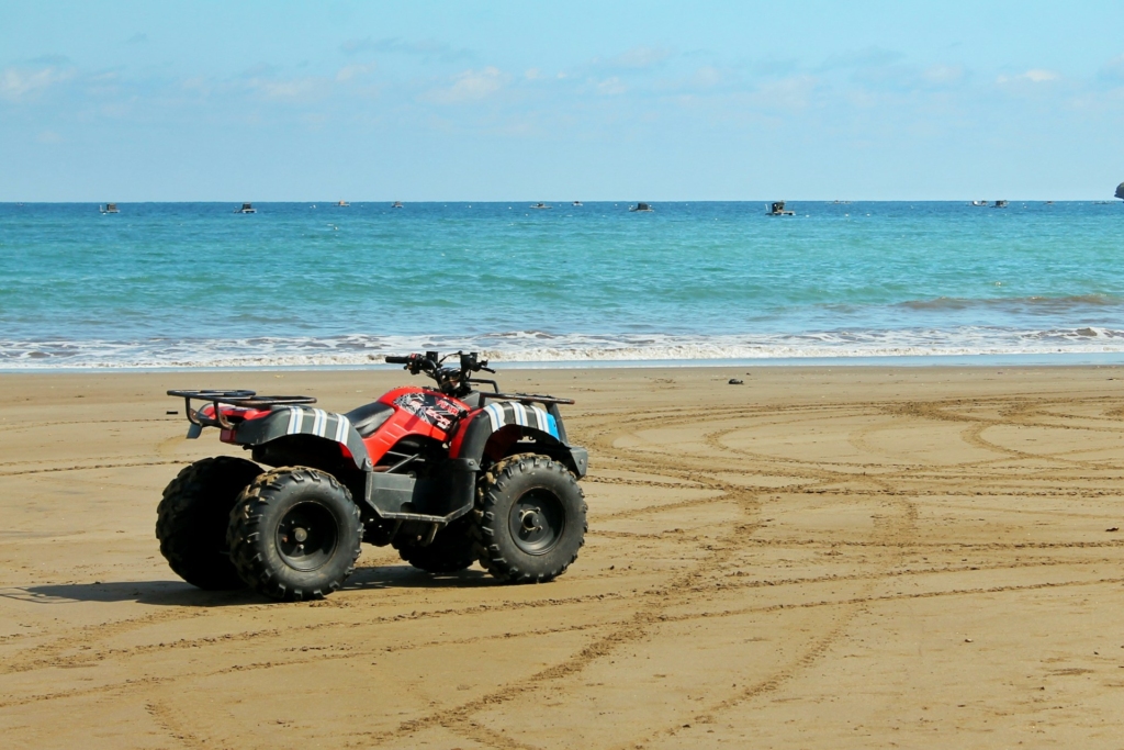 Image credit: nuril-ahsan via unsplash
baga beach water sports, ATV, Baga beach, Goa, India