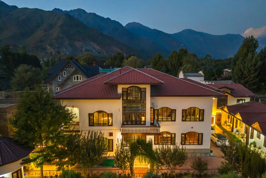 Kashmir travel guide March 2026