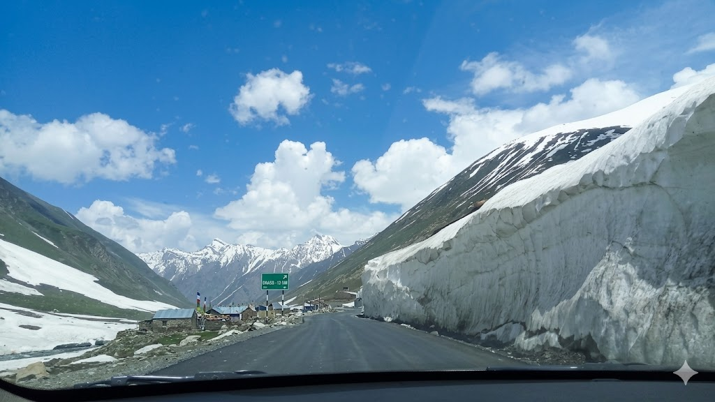 the way to drass to see snow in May India