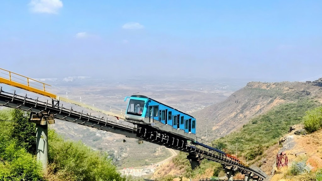 viral train in mahabaleshwar, vidnyangad tarangan mahabaleshwar

