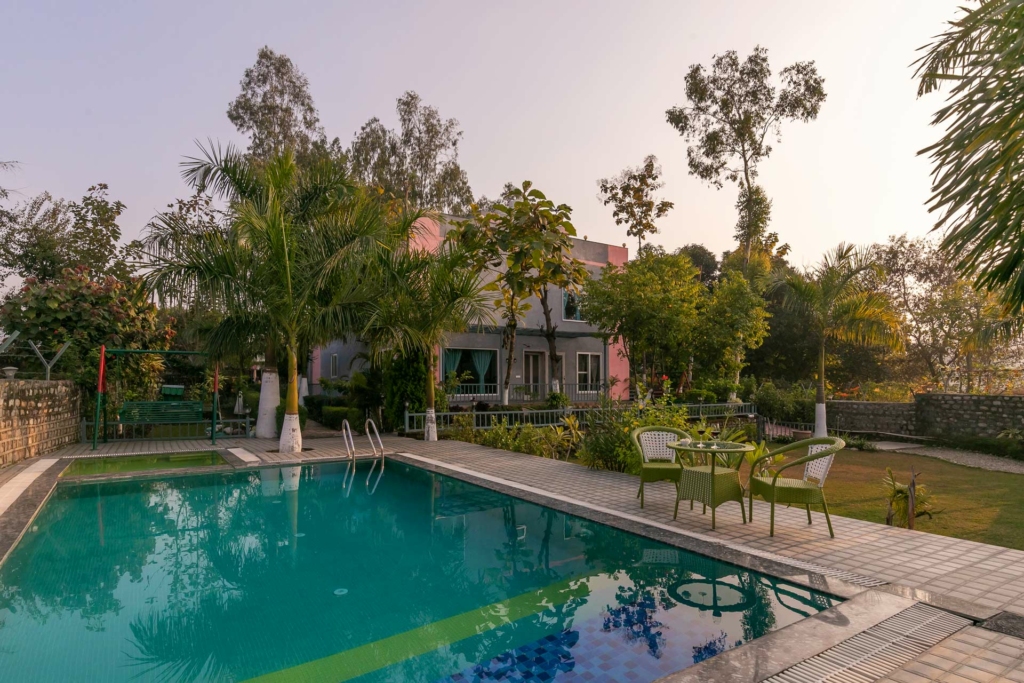 accommodations in jim corbett in june