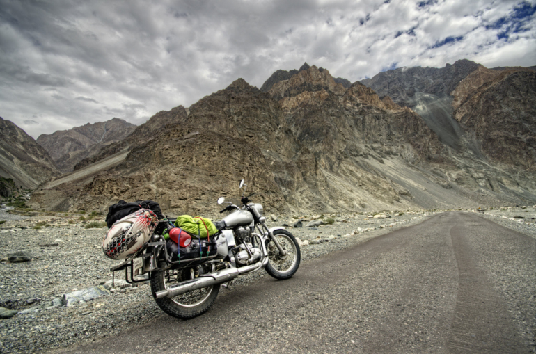 Manali to Leh vs Srinagar to Leh
