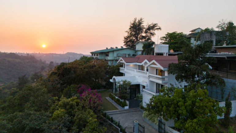 6 BHK villa in Lonavala with private pool