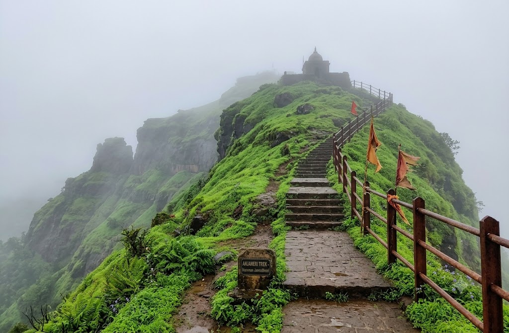 anjaneri trek in monsoon