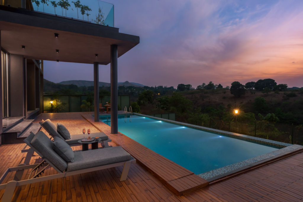 luxury villas in nashik with pool